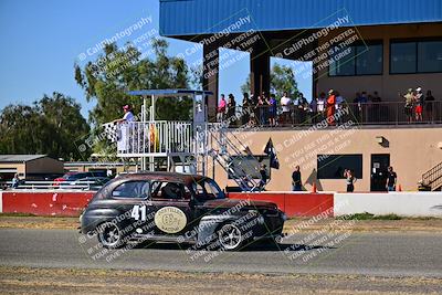 media/Sep-29-2024-24 Hours of Lemons (Sun) [[6a7c256ce3]]/StartFinish (245p-330p)/